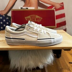 Vans Marshmallow Suede Old Skool Shoe